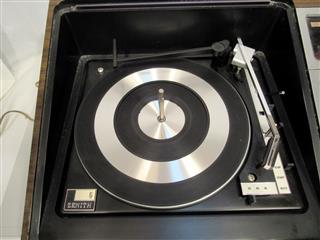 VINTAGE ZENITH ALLEGRO TURN TABLE EIGHT TRACK AM FM TUNER SOUND SYSTEM - VINTAGE